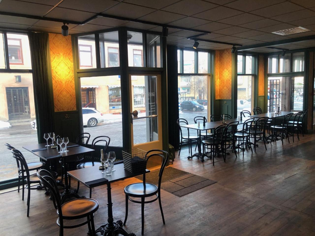 Grosshandlaren Hotell & Deli Soderhamn Bagian luar foto